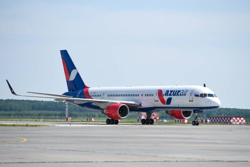 Лобовое стекло треснуло в кабине пилотов самолёта, летевшего из Москвы на Пхукет