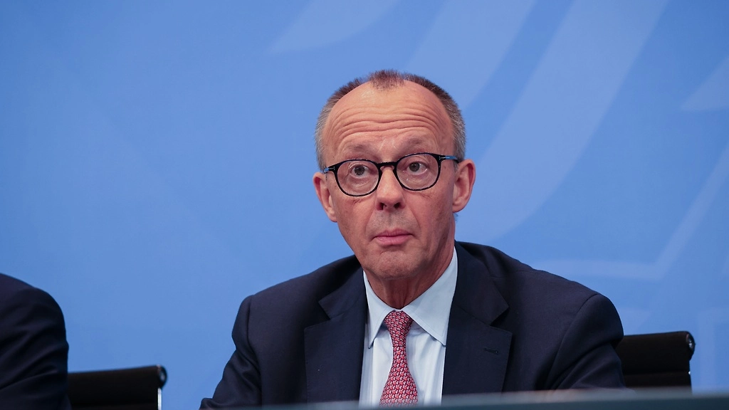 «Хочет повторить тот путь»: Мерца сравнили с Гитлером из-за милитаризации ФРГ