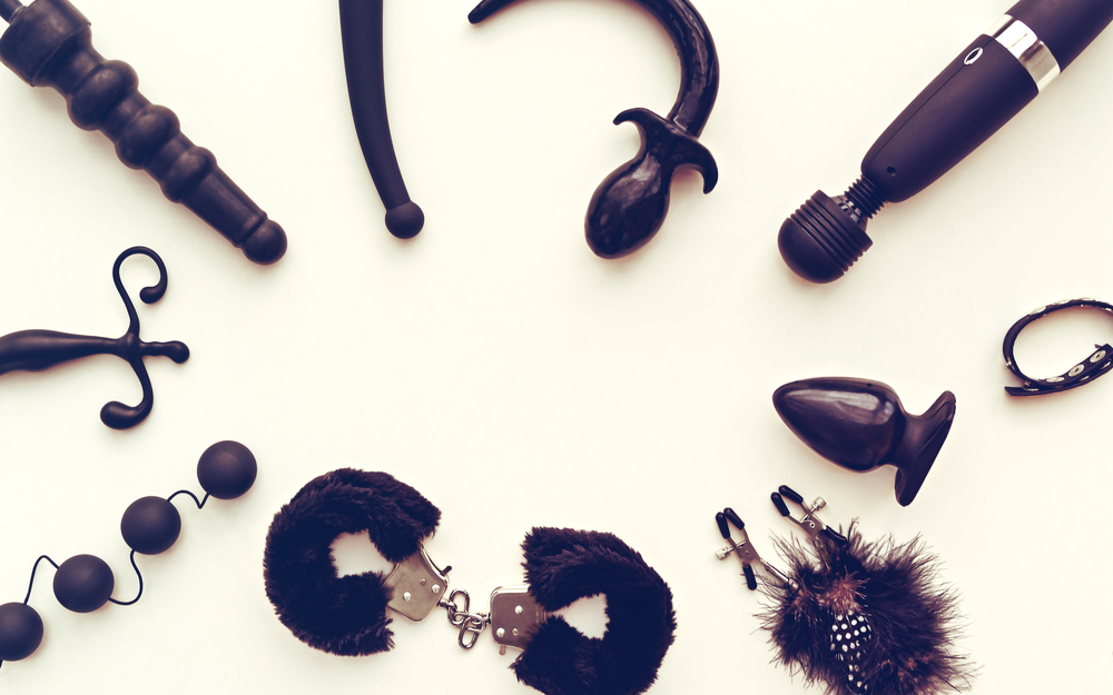 Игрушки с Bluetooth против реалистичных форм: Life.ru узнал, как меняются секс-предпочтения после 60