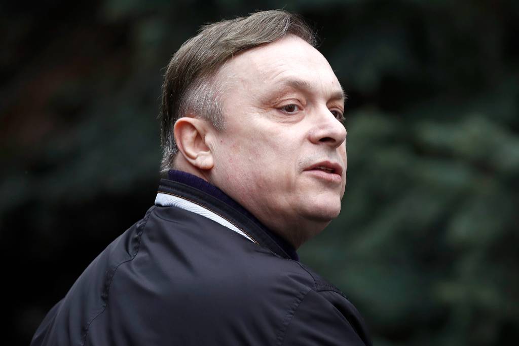 Август создал, Канье спел, а в итоге деньги у Разина: Создатель ИИ-кавера «Седой ночи» не получил доход от трека