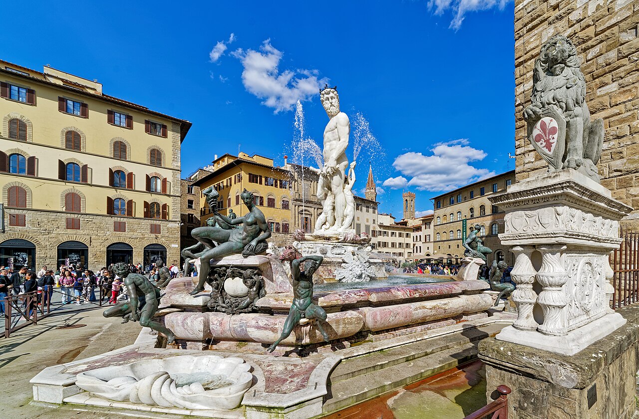 5 тысяч евро за гениталии Нептуна: Туристка повредила фонтан из-за предсвадебного челленджа