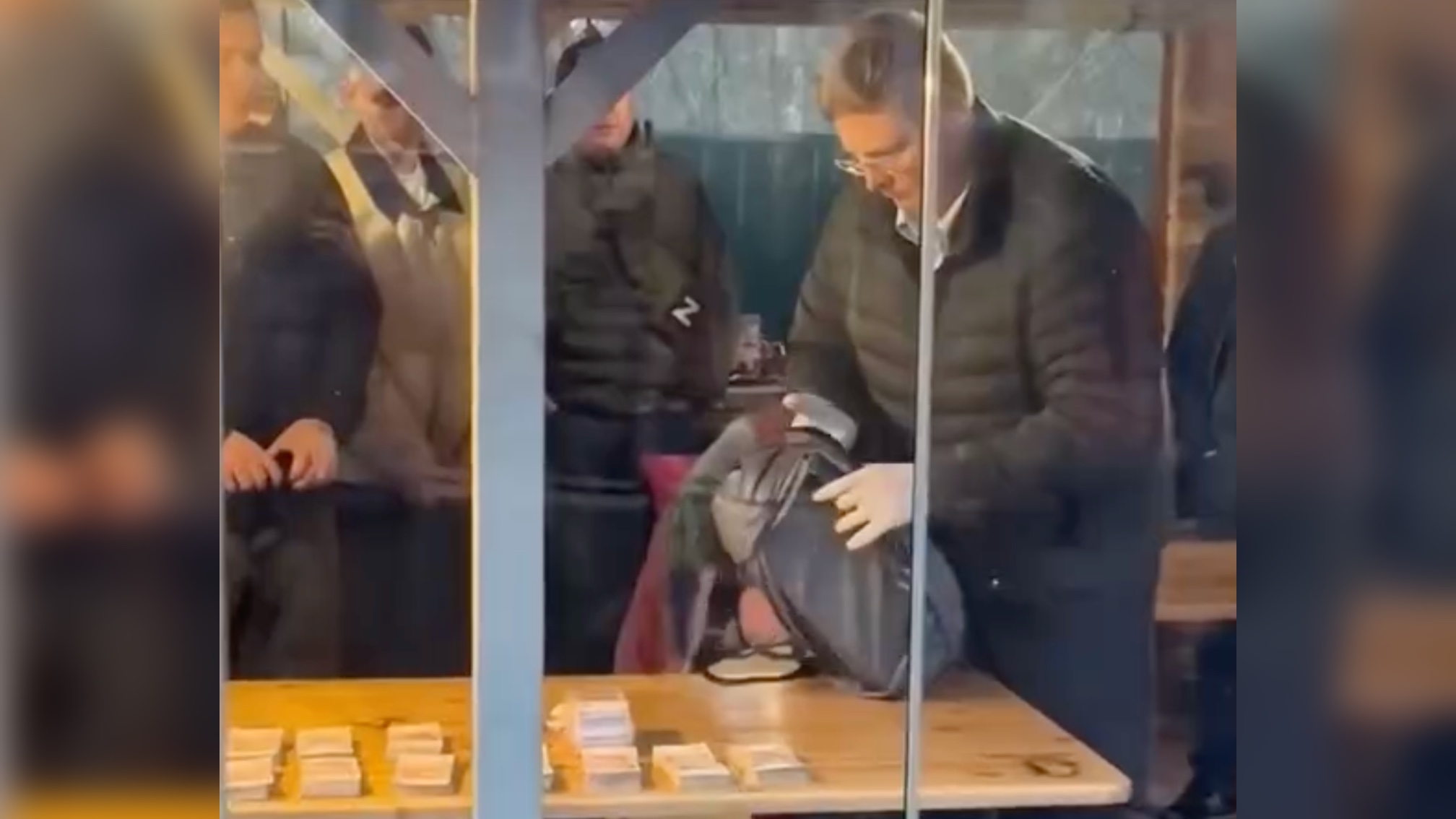 Люксовый автопарк и три квартиры в Москве: Задержанный за взятку замглавы «Патриота» жил на широкую ногу