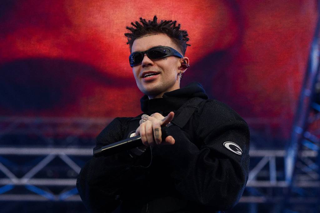 Элджея призвали проверить на сатанизм* из-за декораций на концерте в Подмосковье