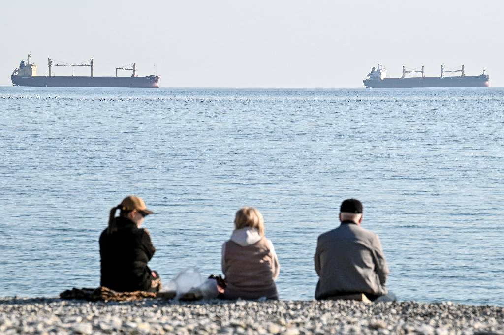  Оперштаб: После атаки БПЛА нефтяных загрязнений в море у Туапсе не обнаружено