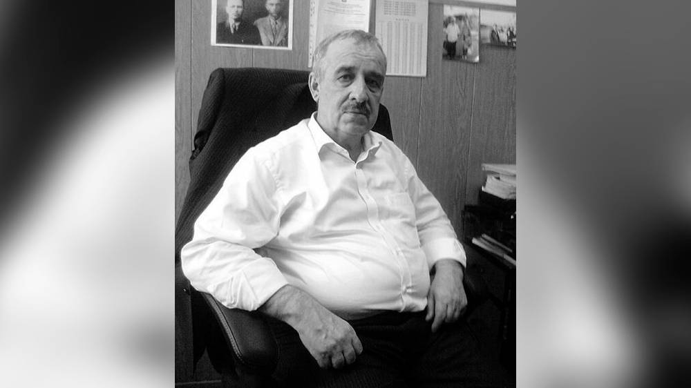 В Чечне скончался известный писатель и драматург Муса Ахмадов