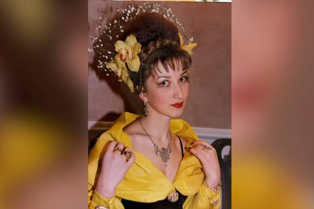 Дочь фармкороля Брынцалова показала архивные фото матери из 90-х