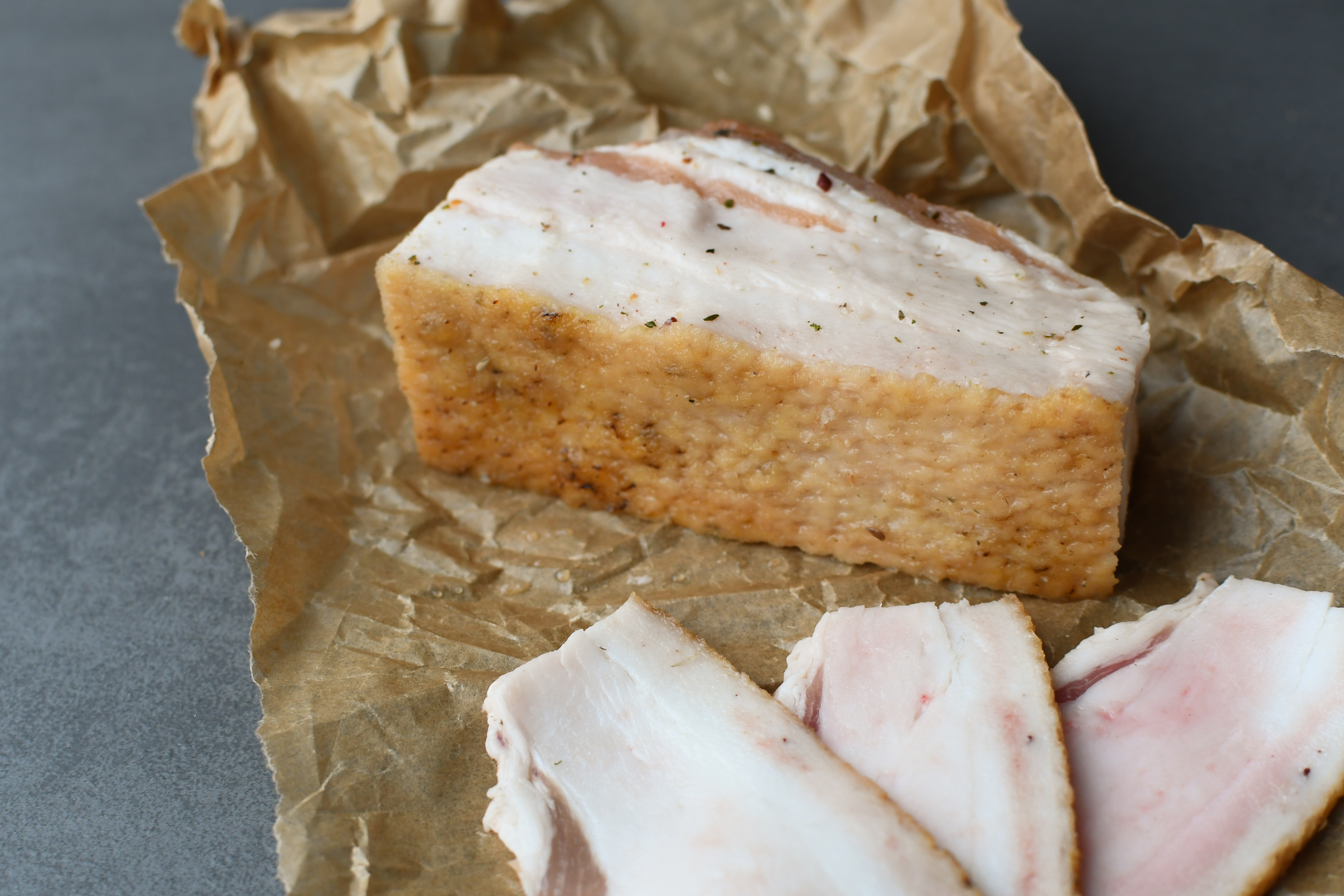 &laquo;Хороший&raquo; холестерин вам в помощь: Доктор Мясников рассказал, кому можно есть сало
