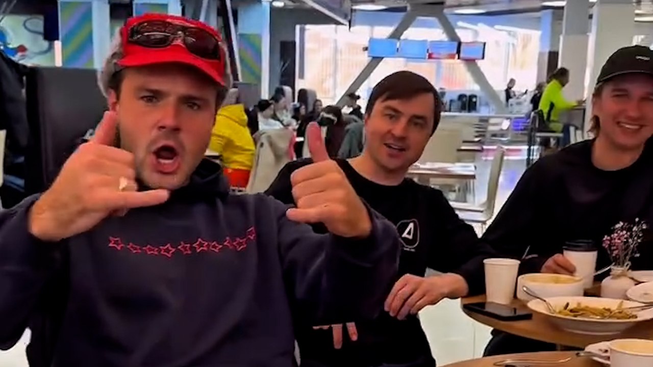 Австралийские сёрферы посетили Камчатку и покорили местных женщин