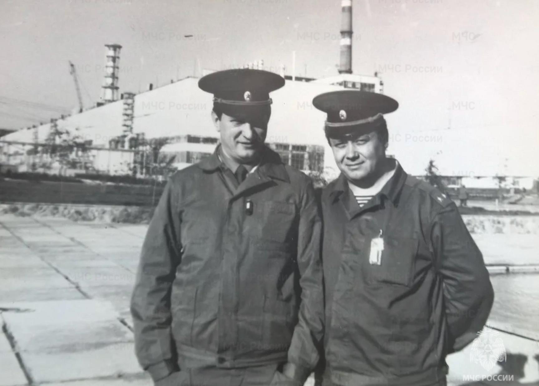 В МЧС наградили 98 ликвидаторов Чернобыльской аварии перед 40-й годовщиной