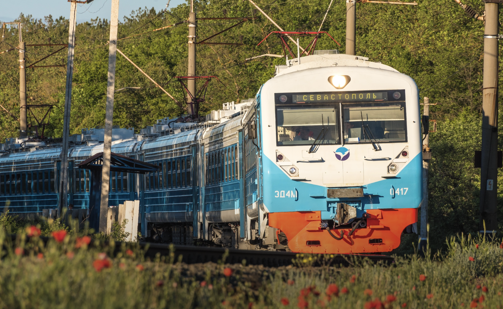 Пригородные поезда на Севастополь встали после атаки БПЛА