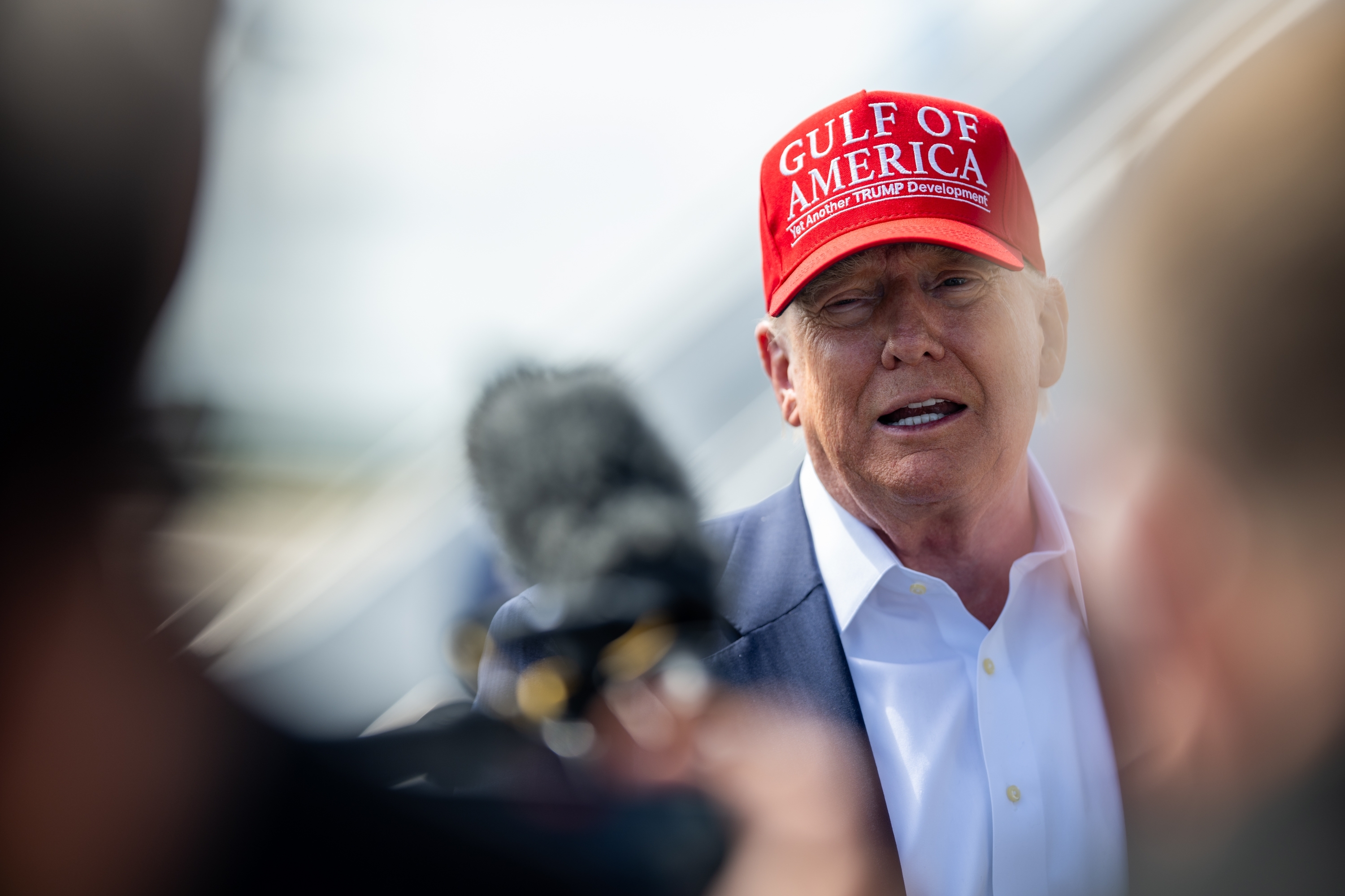 Стрелявший на приёме с Трампом был вооружён дробовиком