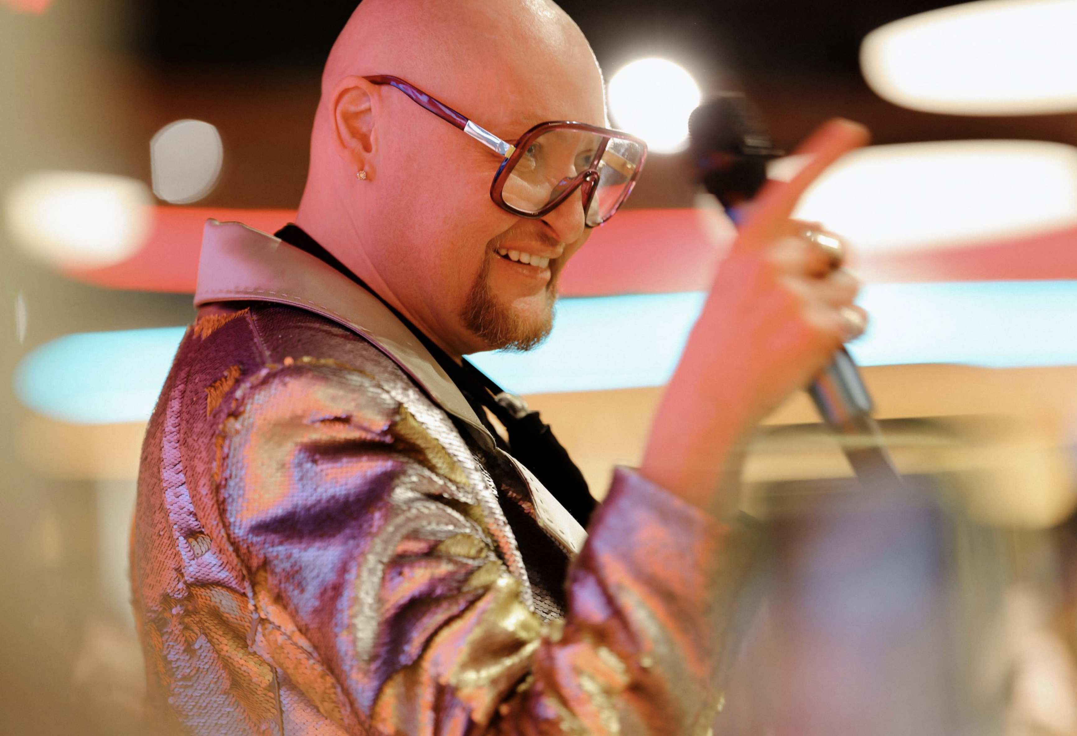 &laquo;Я умею букеты делать&raquo;: Шура нашёл подработку в похоронном бизнесе