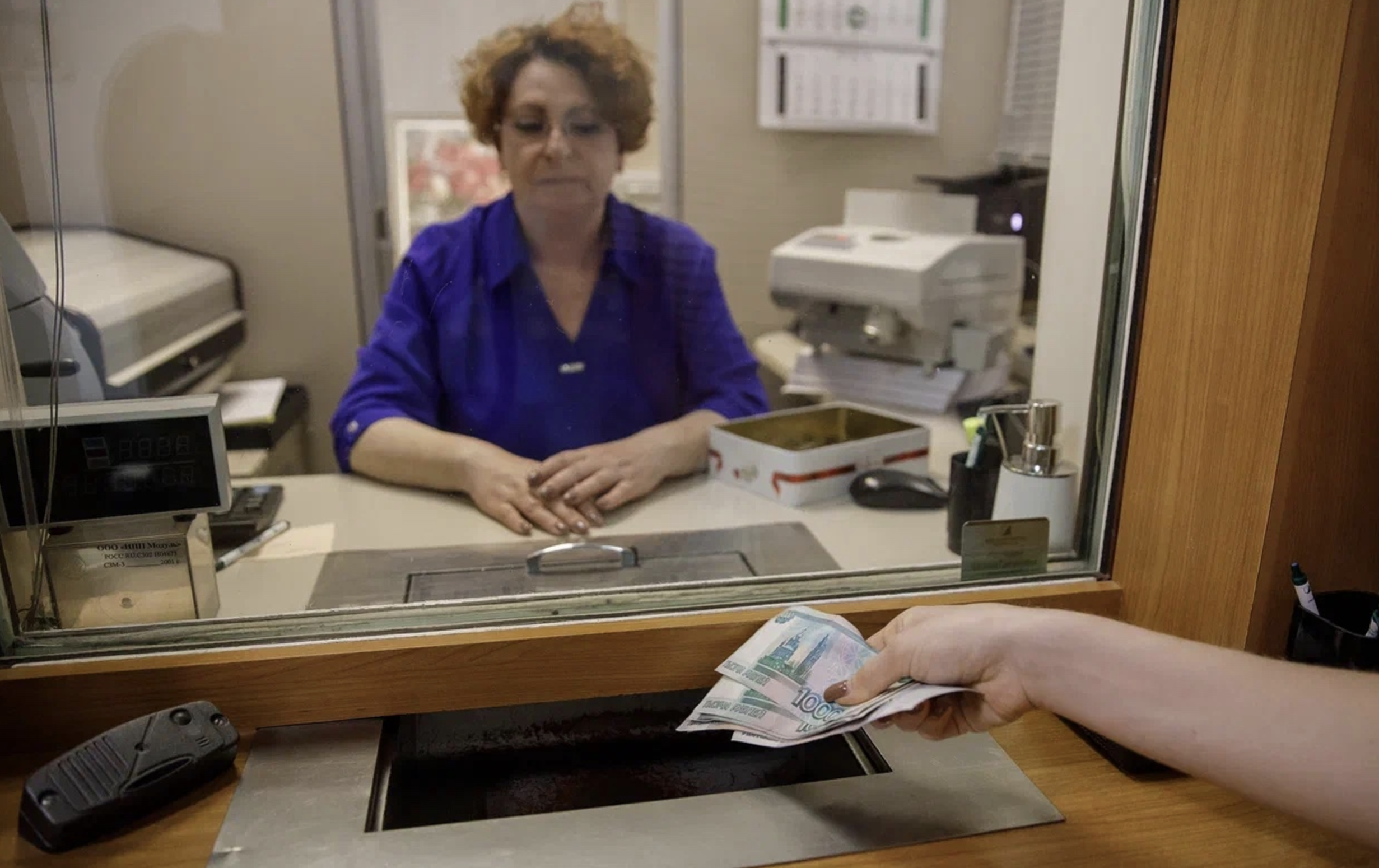 Банки России меняют тысячи сотрудников на ИИ и повышают зарплату оставшимся до 360 тысяч