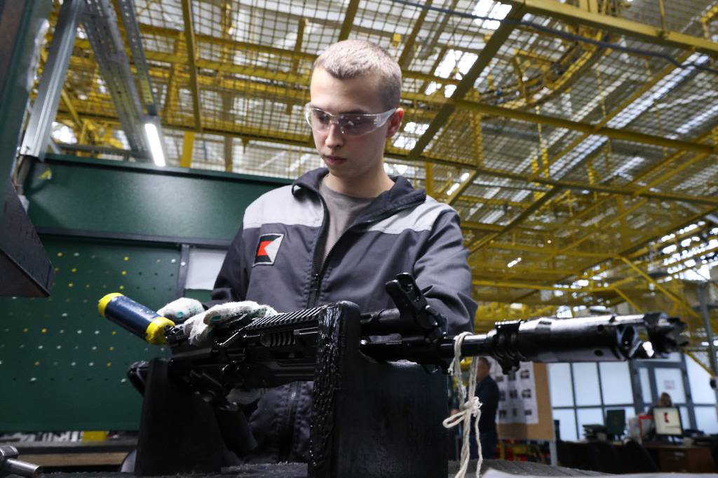 &laquo;Калашников&raquo; поставил в войска первую в этом году партию новых АК-12