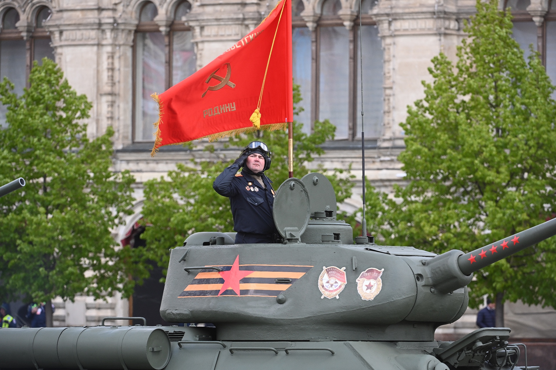 Путин назвал 9 Мая праздником Великой Победы советского народа