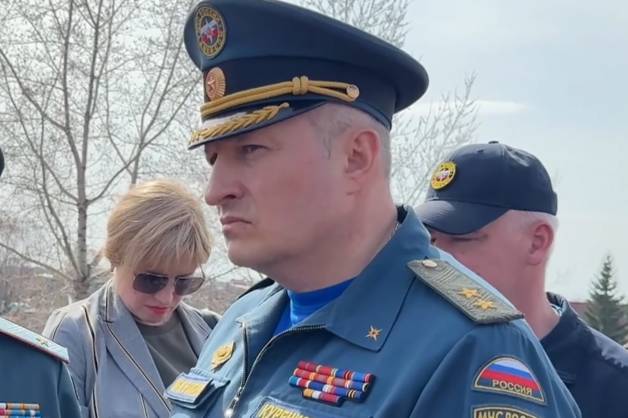 Глава МЧС вылетел в Туапсе для контроля тушения пожара на НПЗ