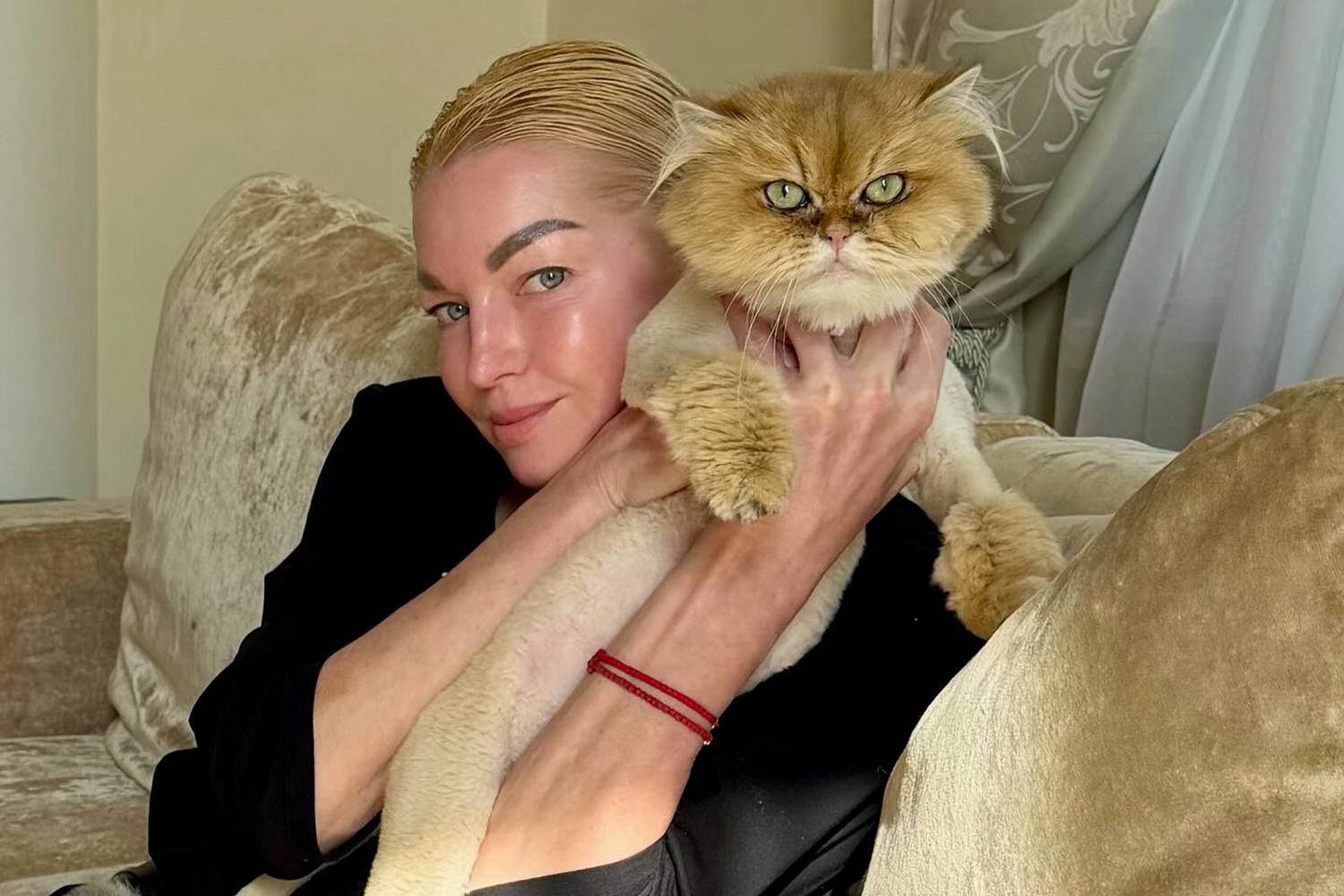 &laquo;Тепло и любовь подарю вам я&raquo;: Волочкова поможет москвичам пережить капризы погоды