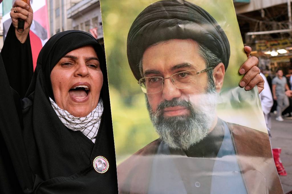 Госсекретарь США заявил, что лидер Ирана Хаменеи жив