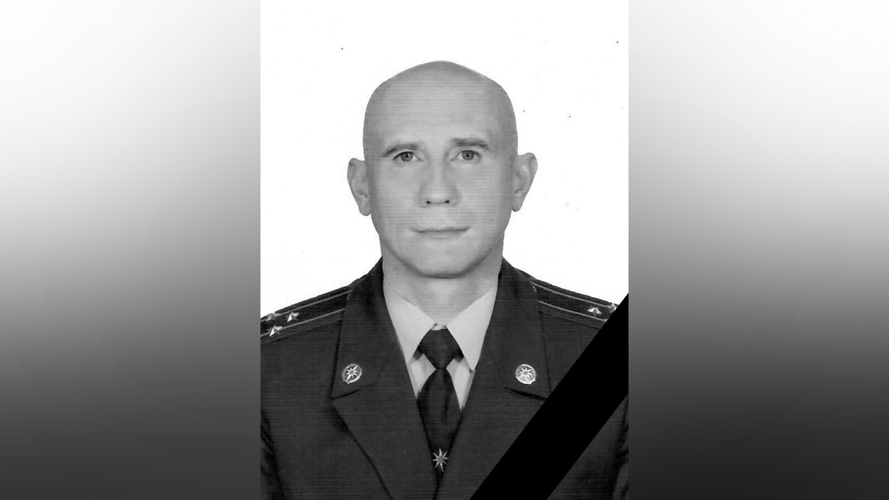 В Волгограде простились с погибшими от БПЛА полковником МЧС Бузиным и его женой