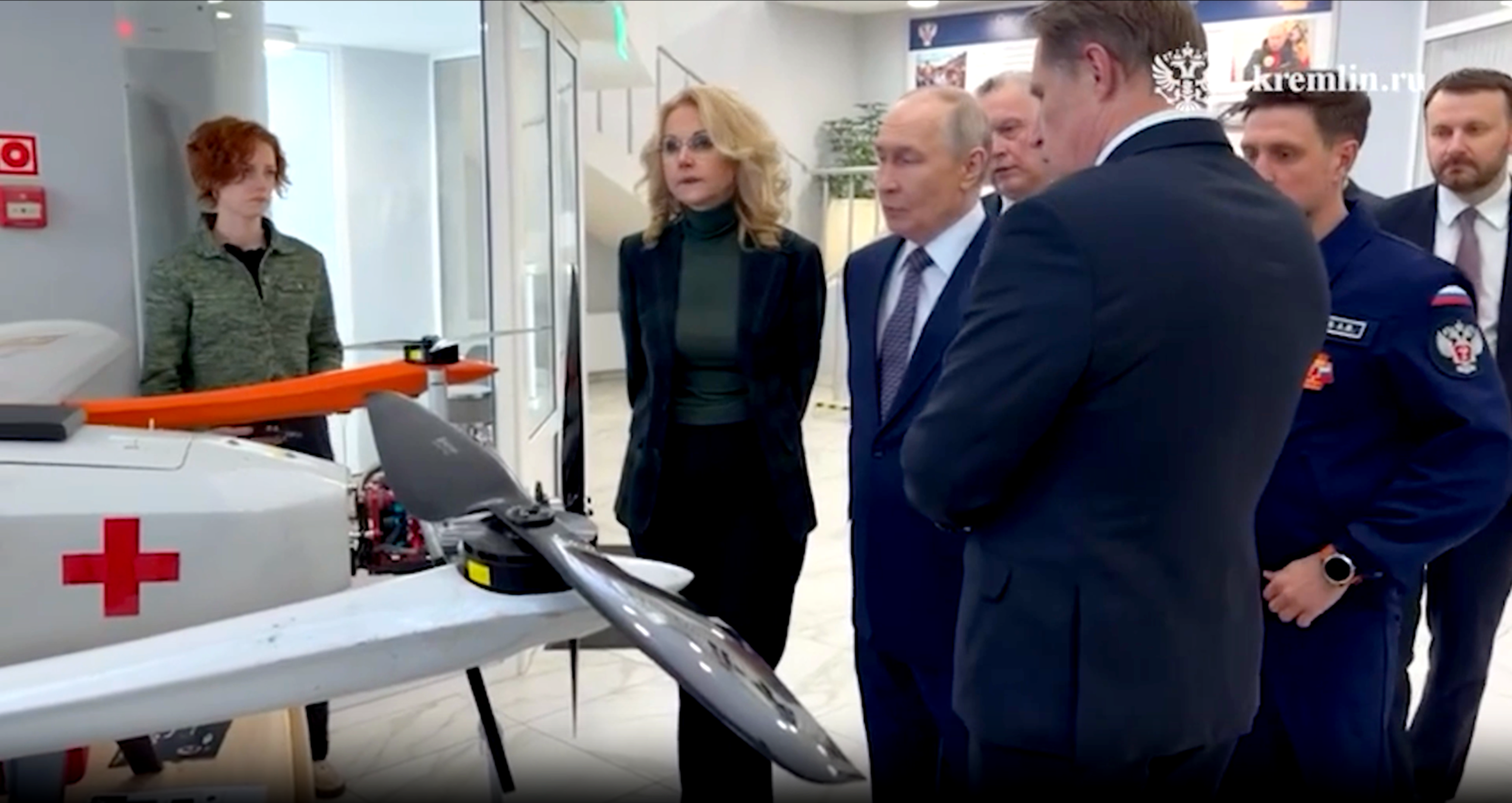 Путину показали российский дрон для перевозки медпрепаратов и донорской крови