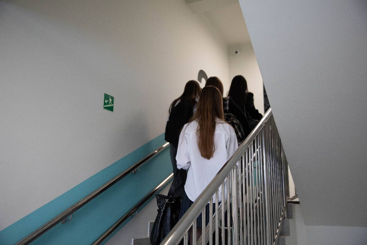 В Латвии родители русскоязычных школьников пожаловались на падение успеваемости