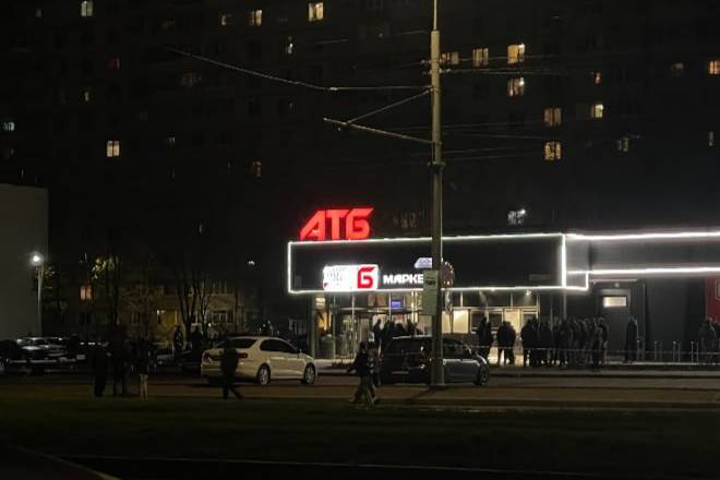 В Харькове при взрыве автомобиля, принадлежащего военным, пострадал человек