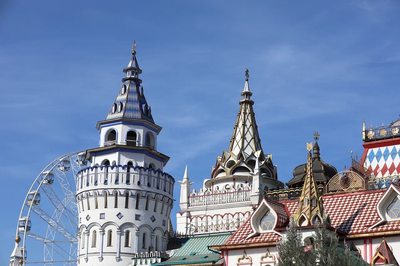 Онищенко посоветовал не покидать Россию на майские праздники