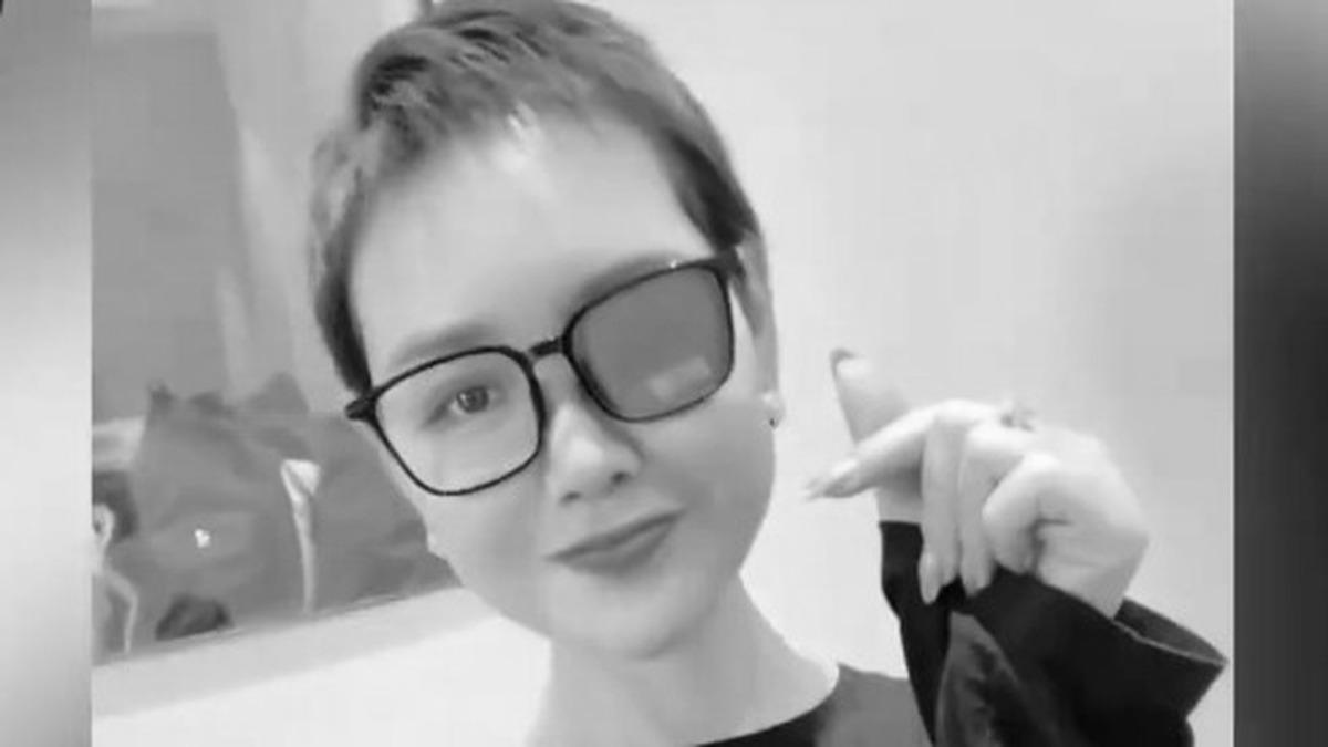 &laquo;Не плачь, малышка&raquo;: Ослепшая от рака блогерша умирала без сил, но утешала ревевшую дочь