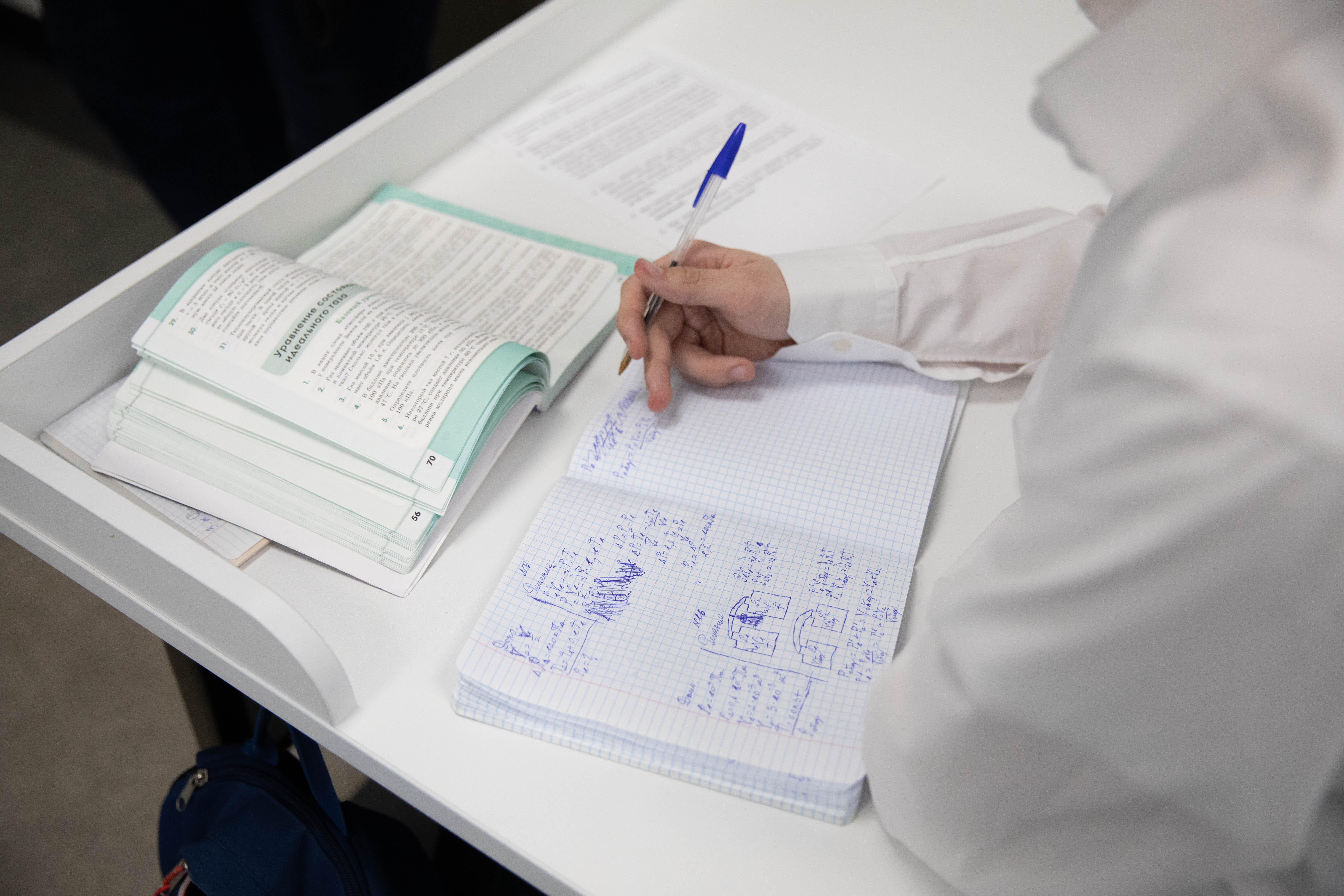 В Севастополе школьникам разрешили не сдавать ЕГЭ и ОГЭ в этом году