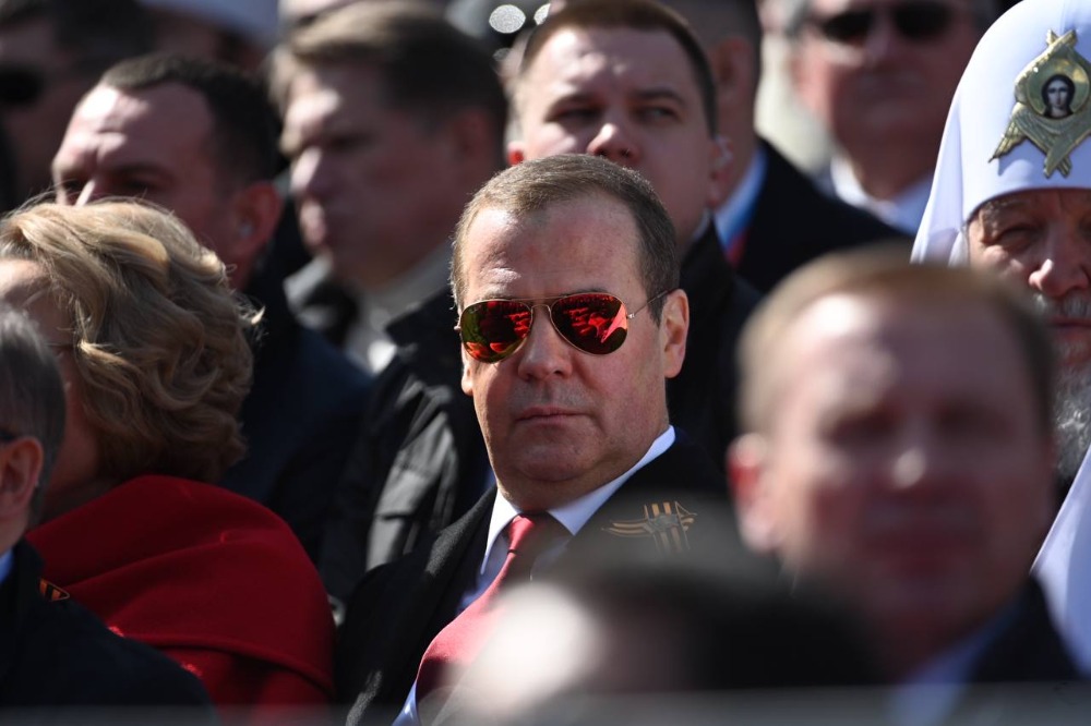 &laquo;Царствуют, но не правят&raquo;: Медведев осадил политические амбиции Карлов