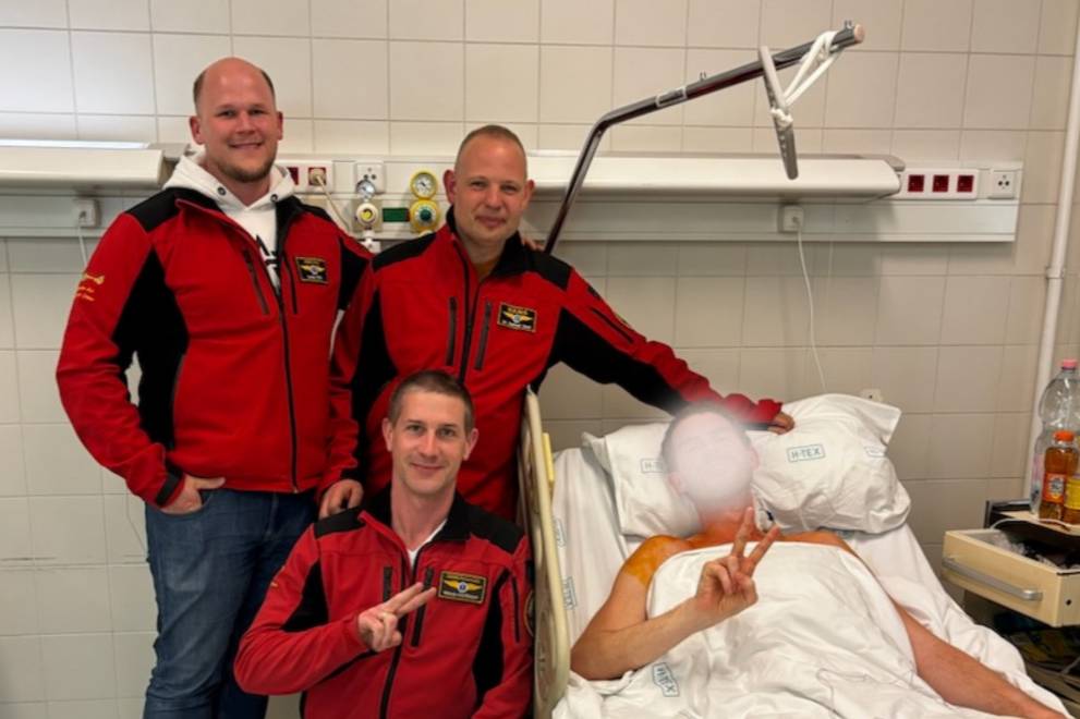 В Венгрии хирург провёл операцию на сердце прямо на улице и спас пациента