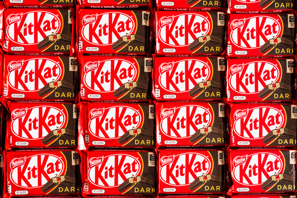 Как &laquo;Гензель и Гретель&raquo;: Nestle призвала искать 12 украденных тонн KitKat по сладким следам