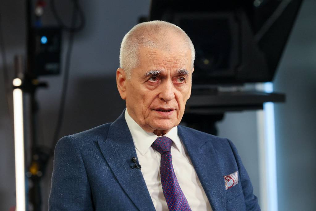 Онищенко считает, что мужики должны пахать на шестидневке до потери сознания