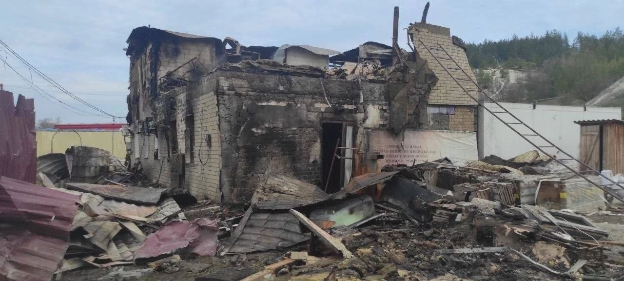В ЛНР полностью разрушена гостиница после удара беспилотника ВСУ