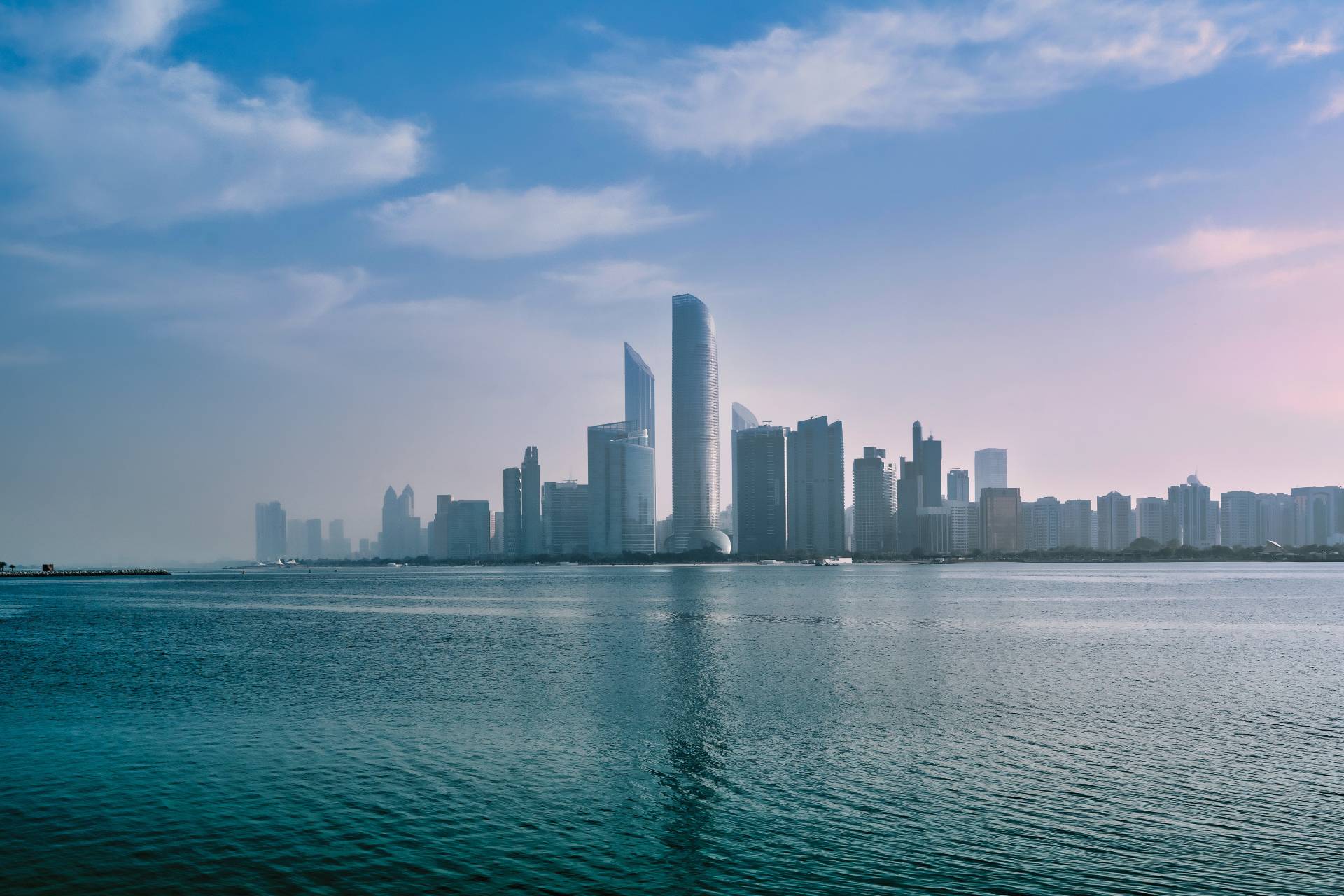 В Абу-Даби россиянка пострадала при перехвате дрона