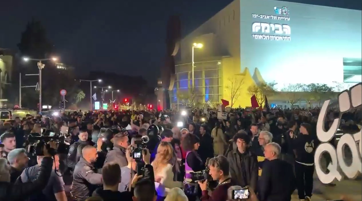 Сотни израильтян вышли на митинг в Тель-Авиве против войны с Ираном