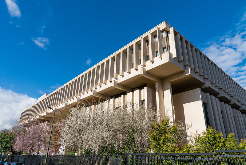 Во Франции под арестом находятся 411 граждан России 