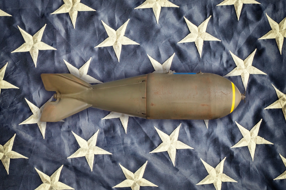 Военный эксперт раскрыл, кто снабжает Украину &laquo;графитовыми бомбами&raquo;