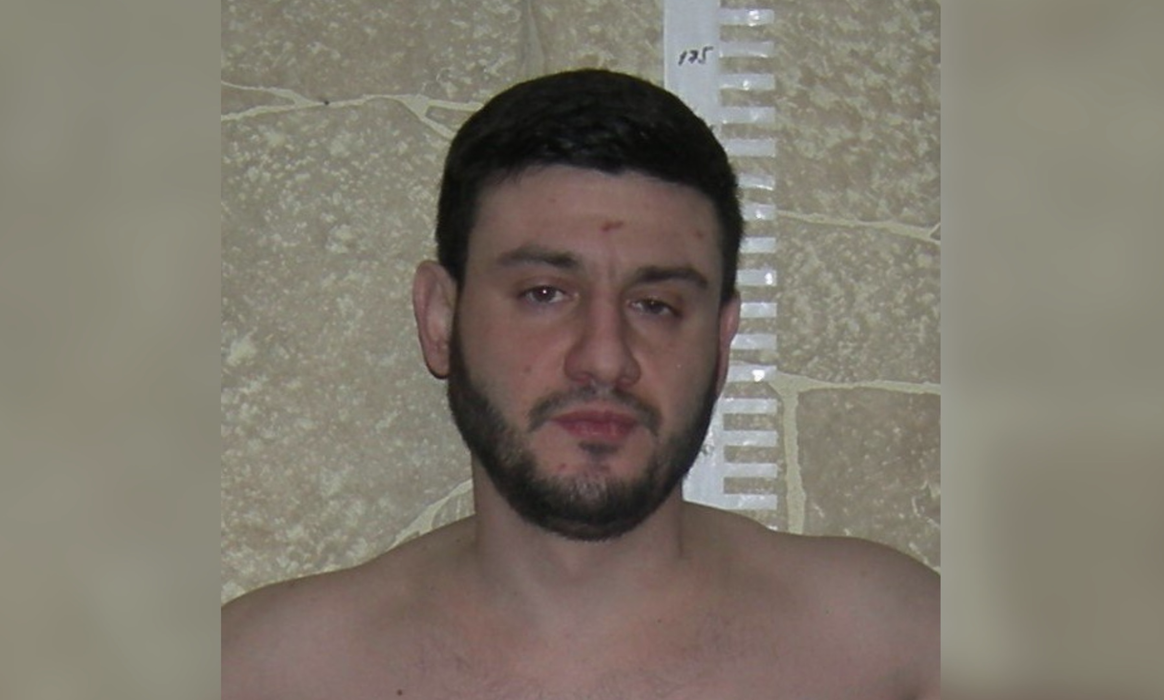 Мужчина убил пожилых родителей в Таганроге и сбежал