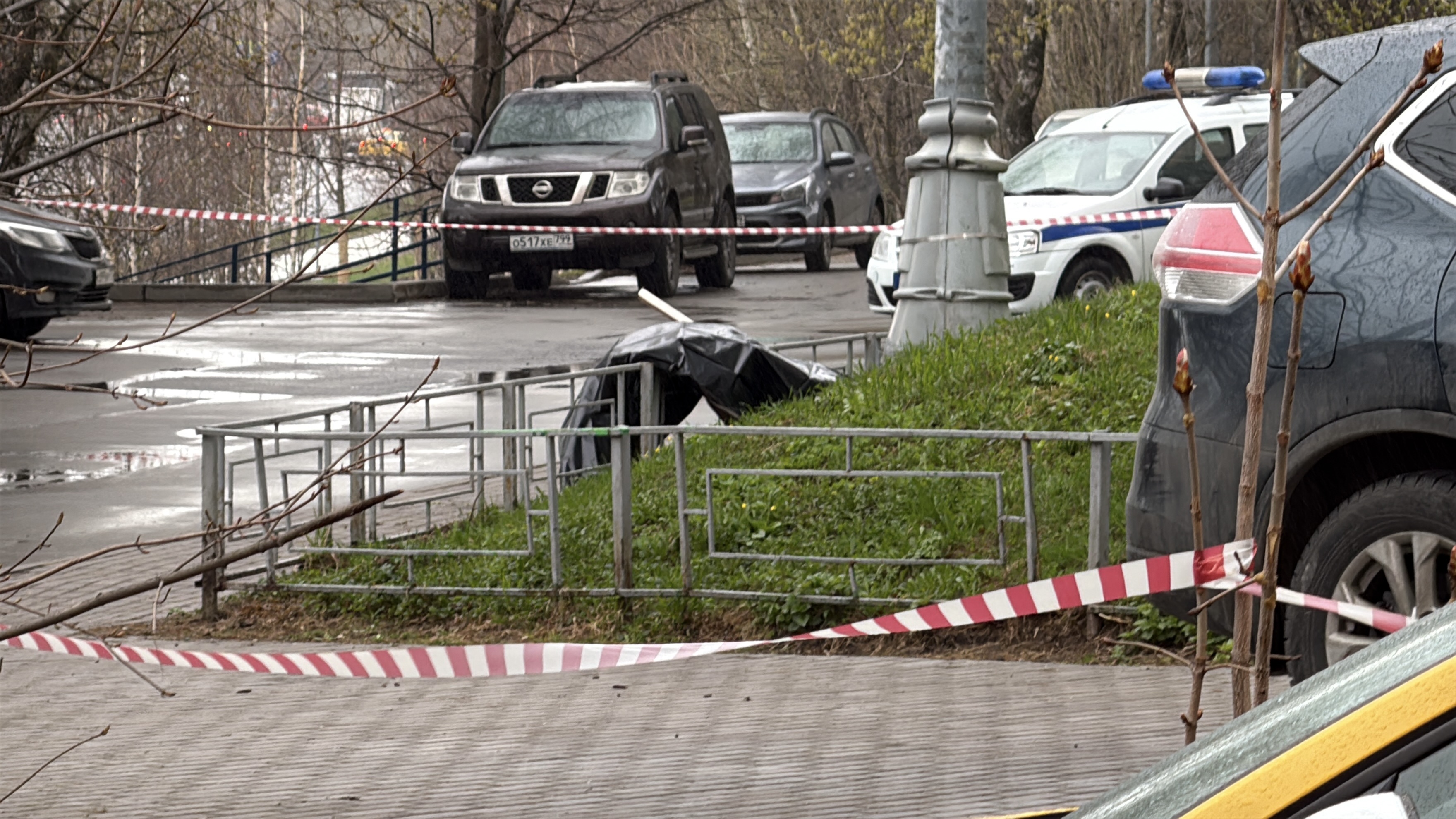 В квартире зарезанной и выпавшей из окна москвички нашли кровь, она была заперта