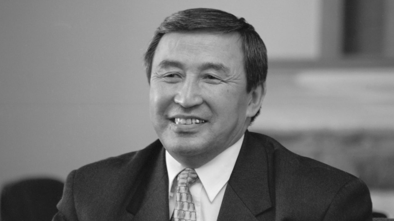 &laquo;Пример служения людям&raquo;: Первый президент Тывы ушёл из жизни