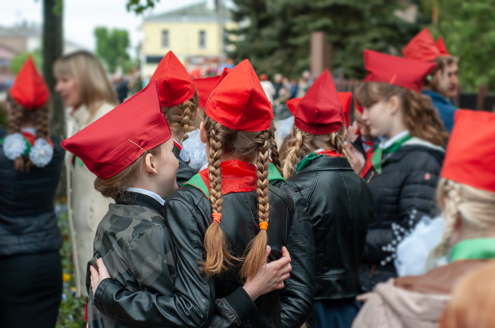 Красные галстуки не вернутся: Почему попытка возобновить СССР-практики сегодня не сработает