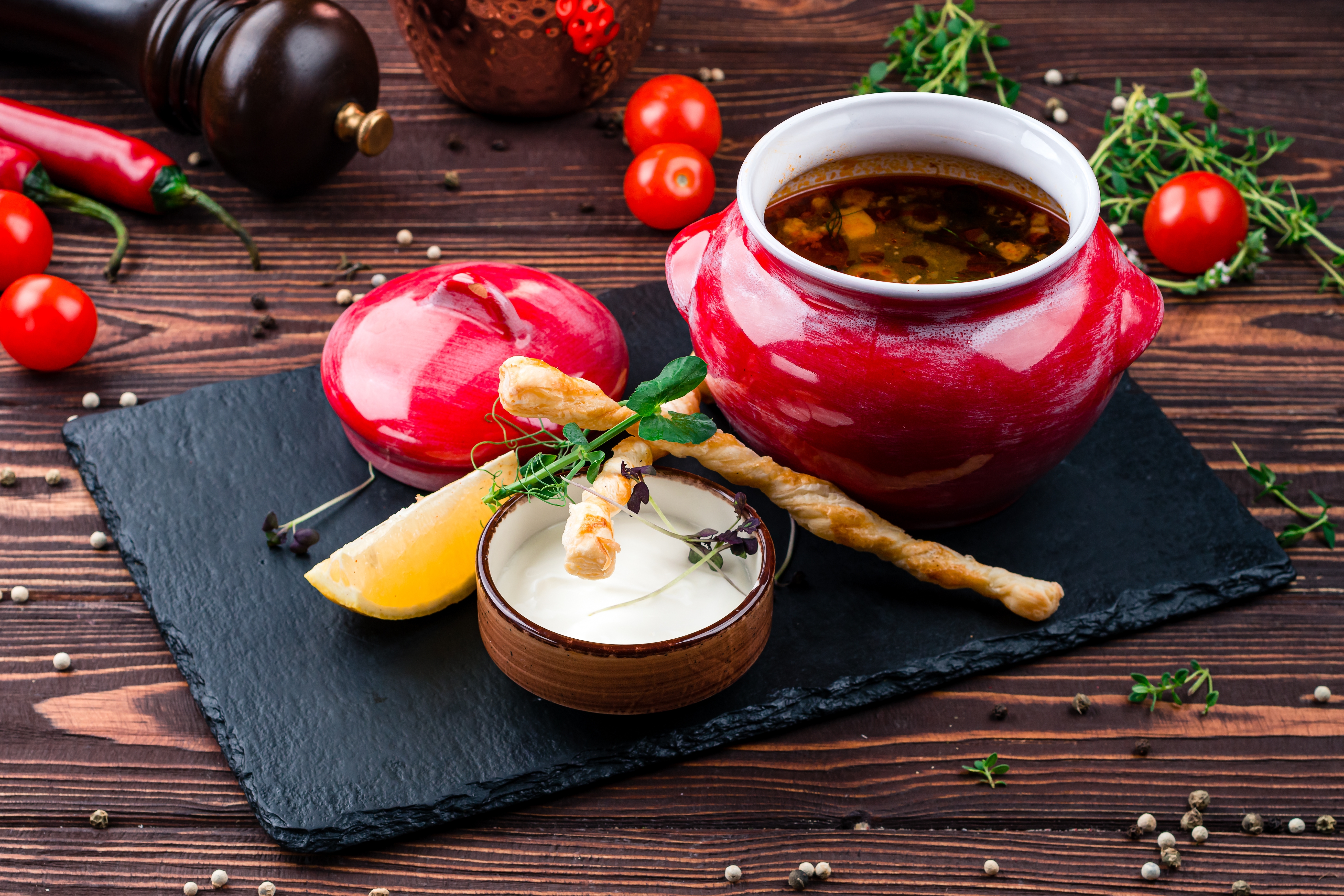 Без хлопот, как у бабушки: 4 рецепта вкуснейших блюд в горшочках на все случаи жизни