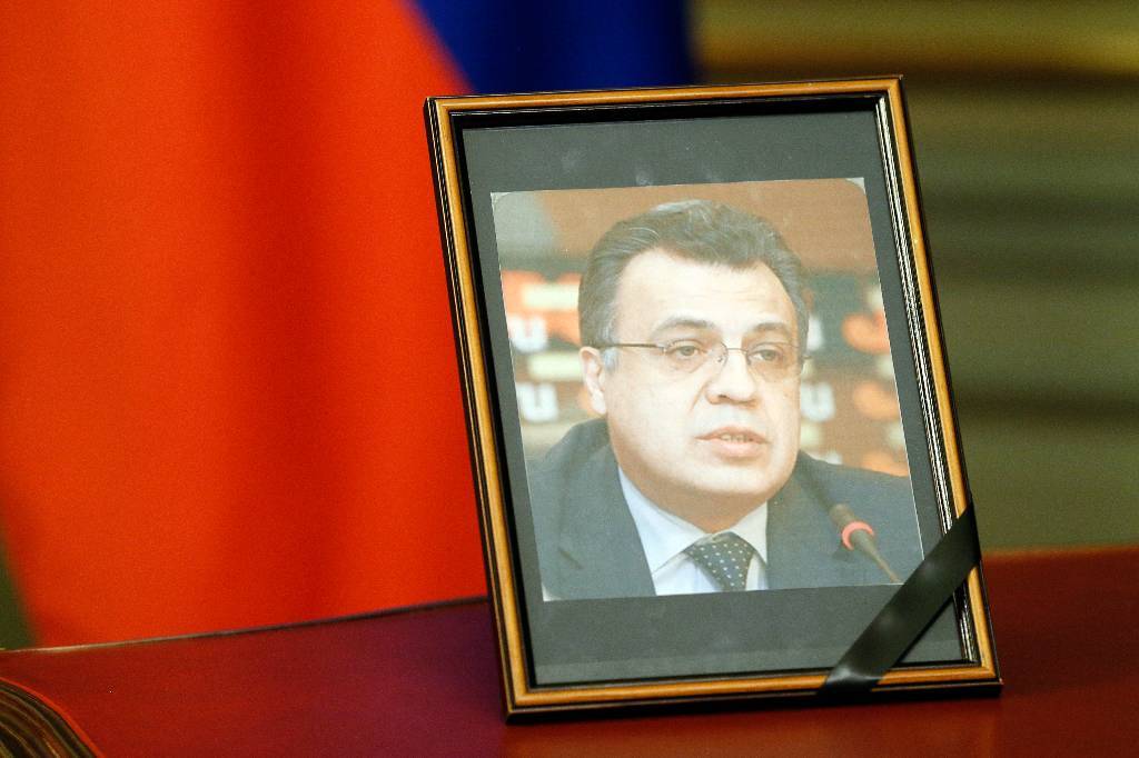 Разведка Турции требует наказать причастного убийству посла Карлова экстремиста