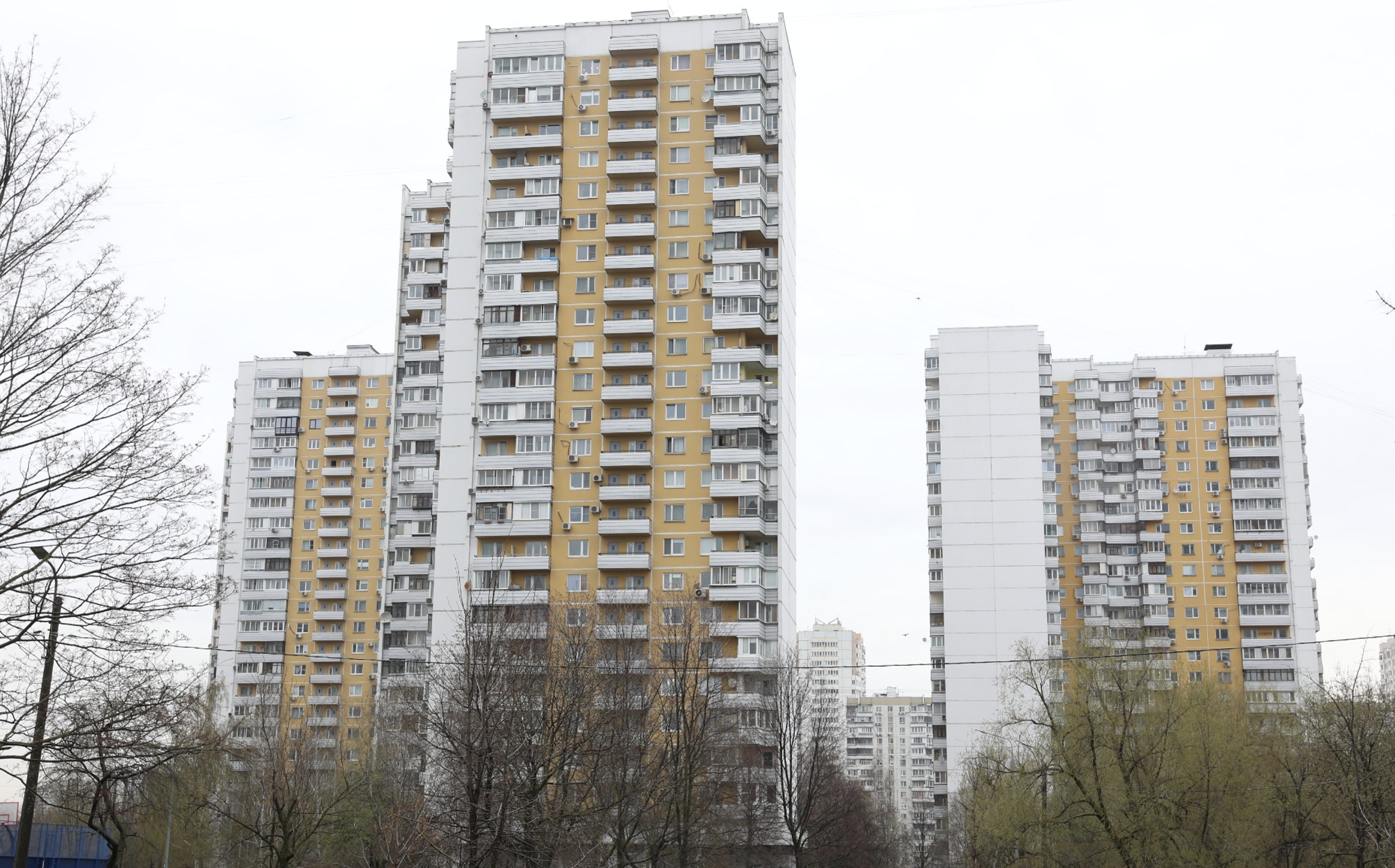 Тело мужчины найдено под окнами элитного ЖК &laquo;Алые паруса&raquo; в Москве
