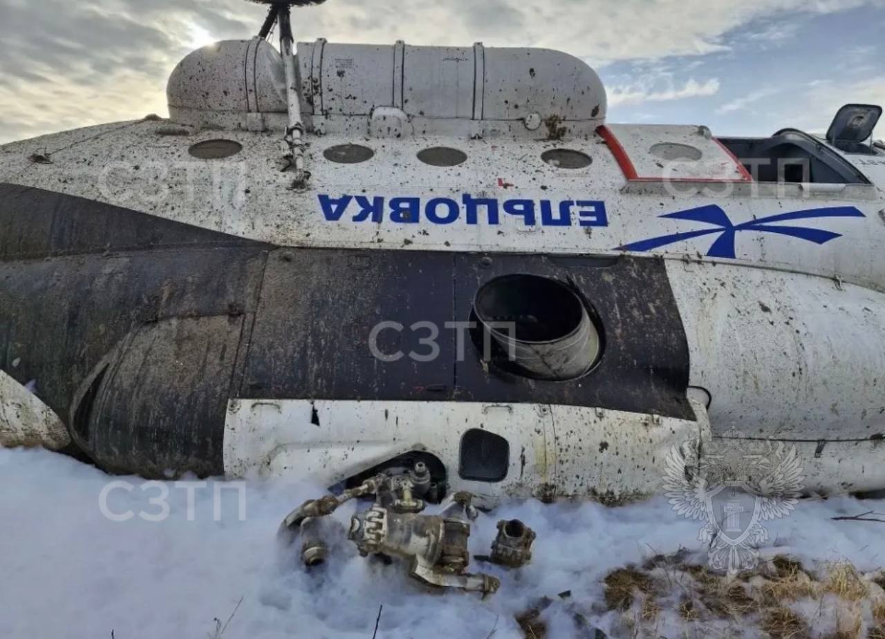 Появились кадры с места жёсткой посадки вертолёта Ми-8 в Усинске 