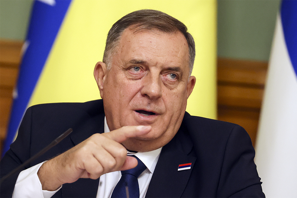Додик назвал Байдена &laquo;старым сыром&raquo;, а Шмидта &mdash; &laquo;баварской булкой&raquo;