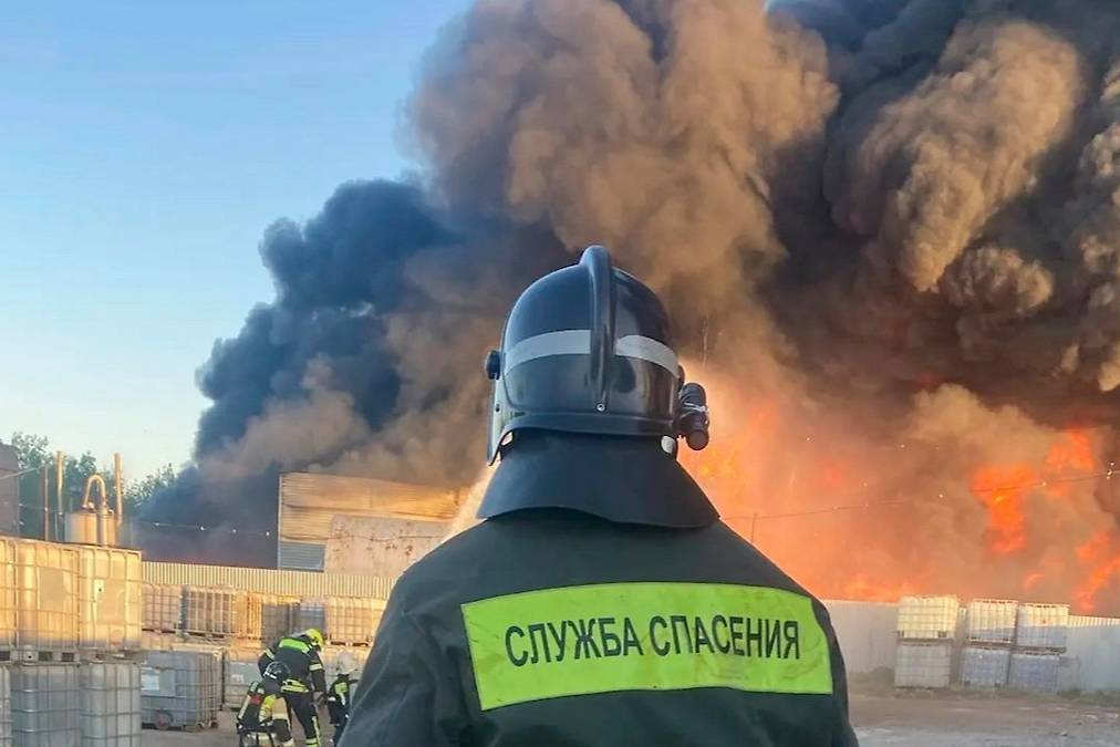 В Ульяновске ликвидировали открытое горение в здании рядом с ТЭЦ-2