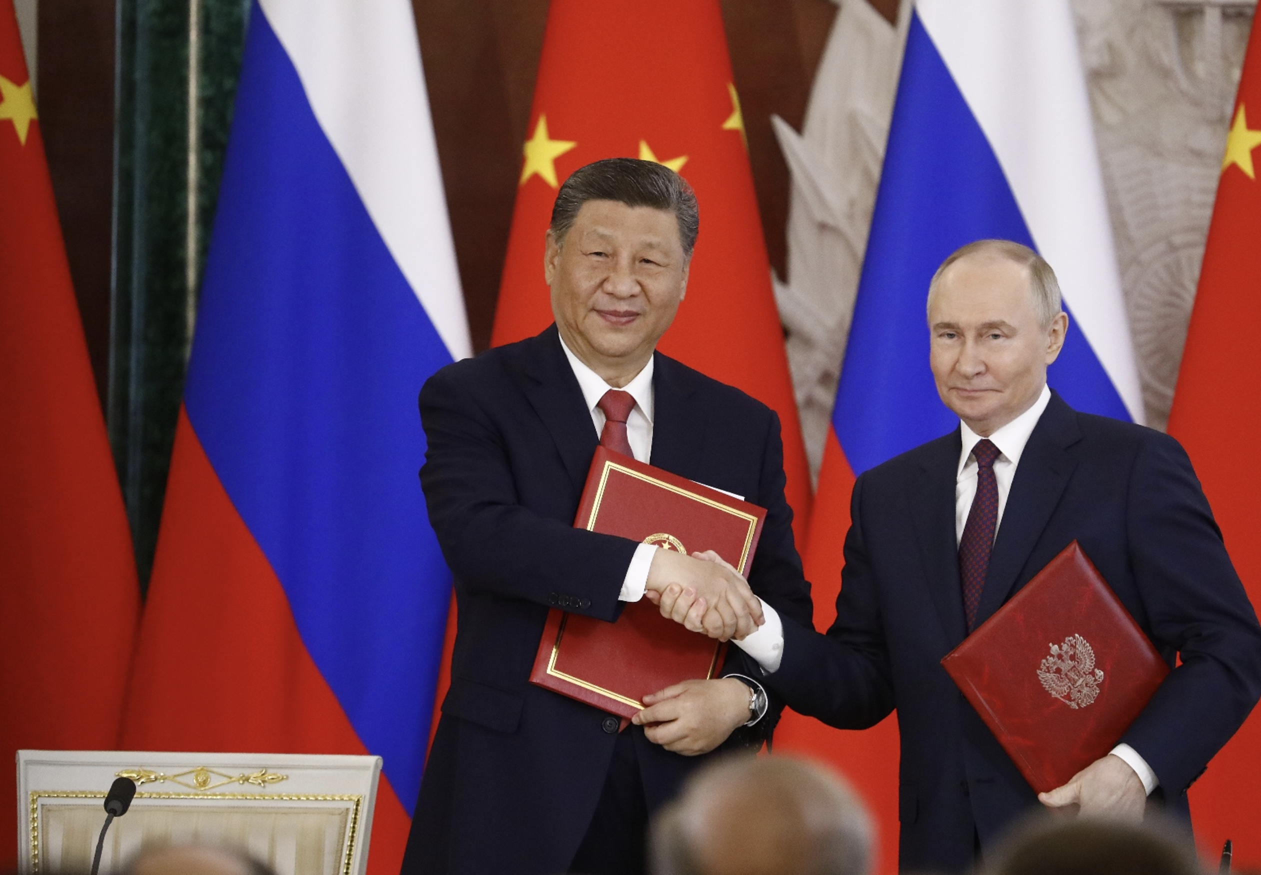 Мерц признался, что в Германии внимательно следят за визитом Путина в Китай