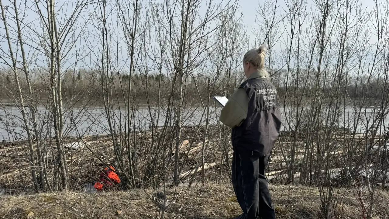 В Хакасии мальчик утонул, прыгая с другом по брёвнам на берегу реки